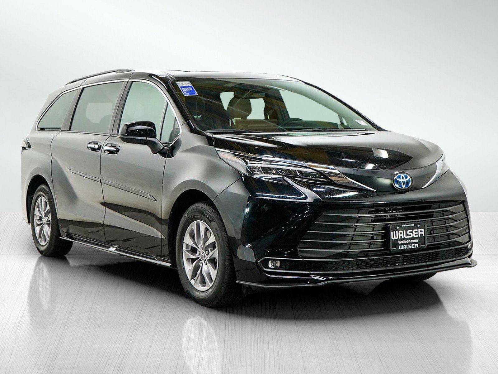 Used 2025 Toyota Sienna XLE w/ XLE Plus Package AWD/4WD image 7
