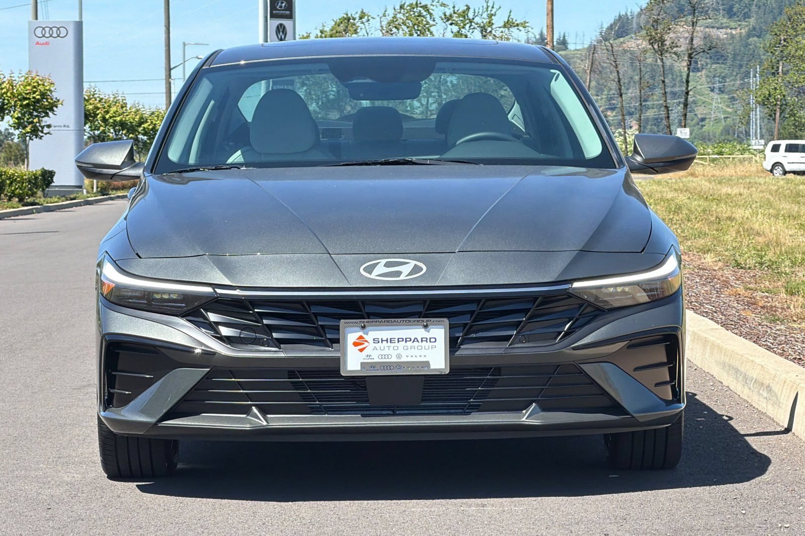 New 2026 Hyundai Elantra Limited FWD image 8
