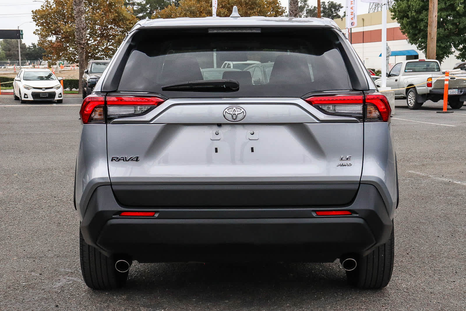 Used 2024 Toyota RAV4 LE AWD/4WD image 8