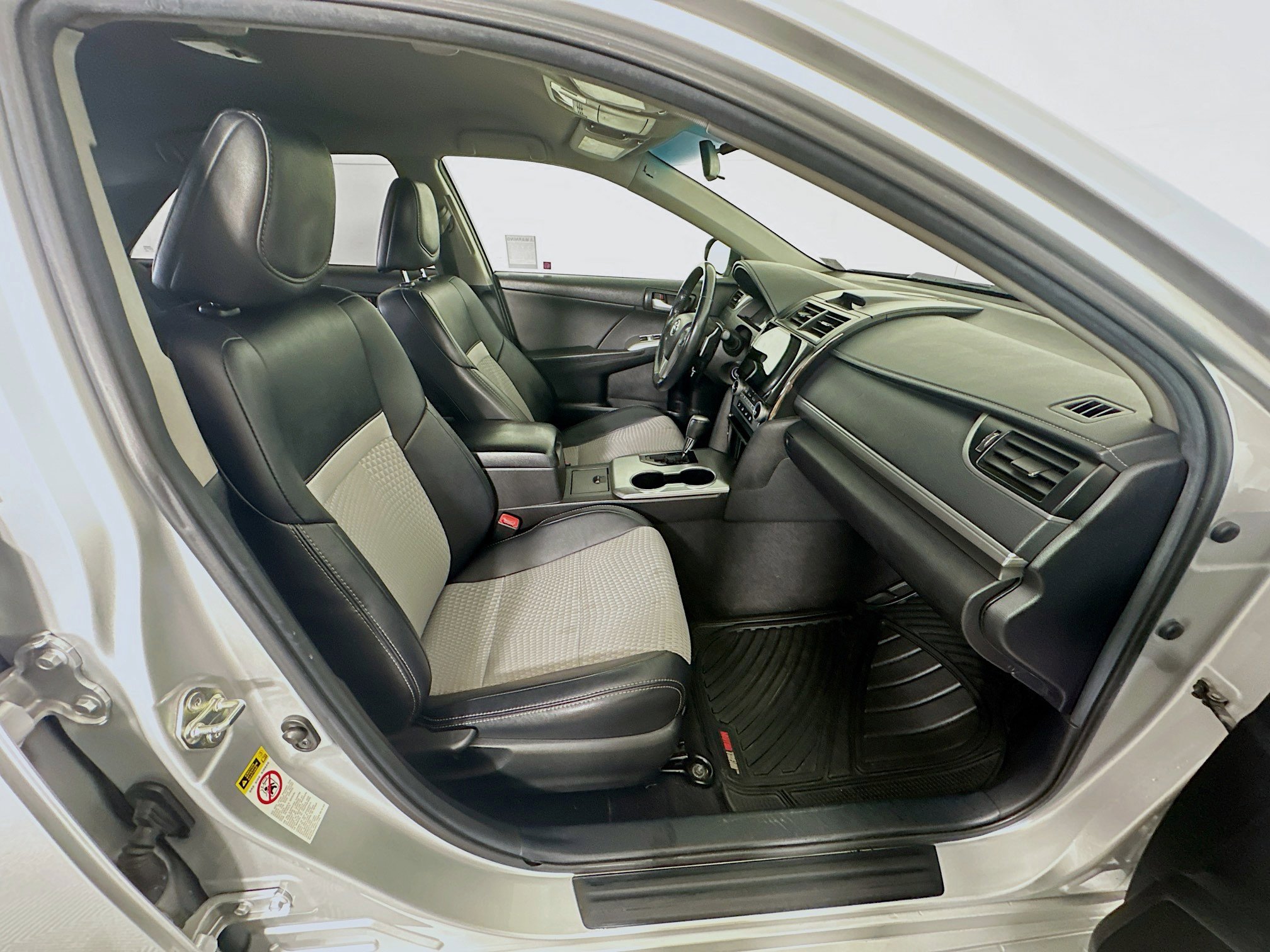 Used 2014 Toyota Camry SE image 29