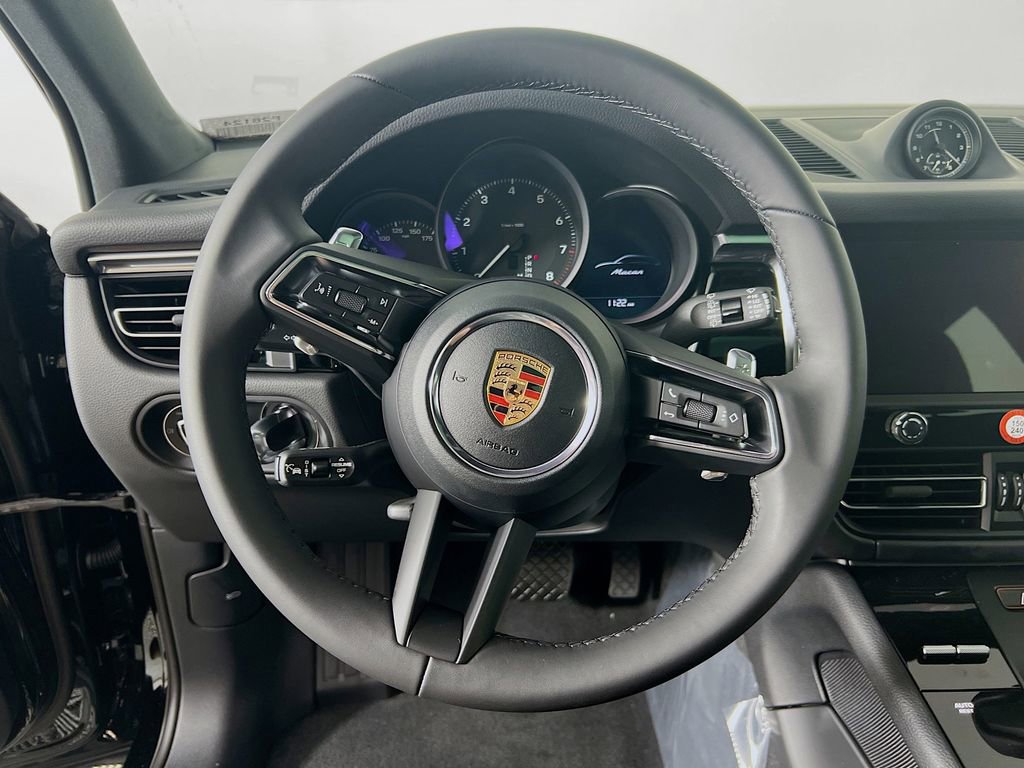 Certified 2026 Porsche Macan AWD/4WD image 12