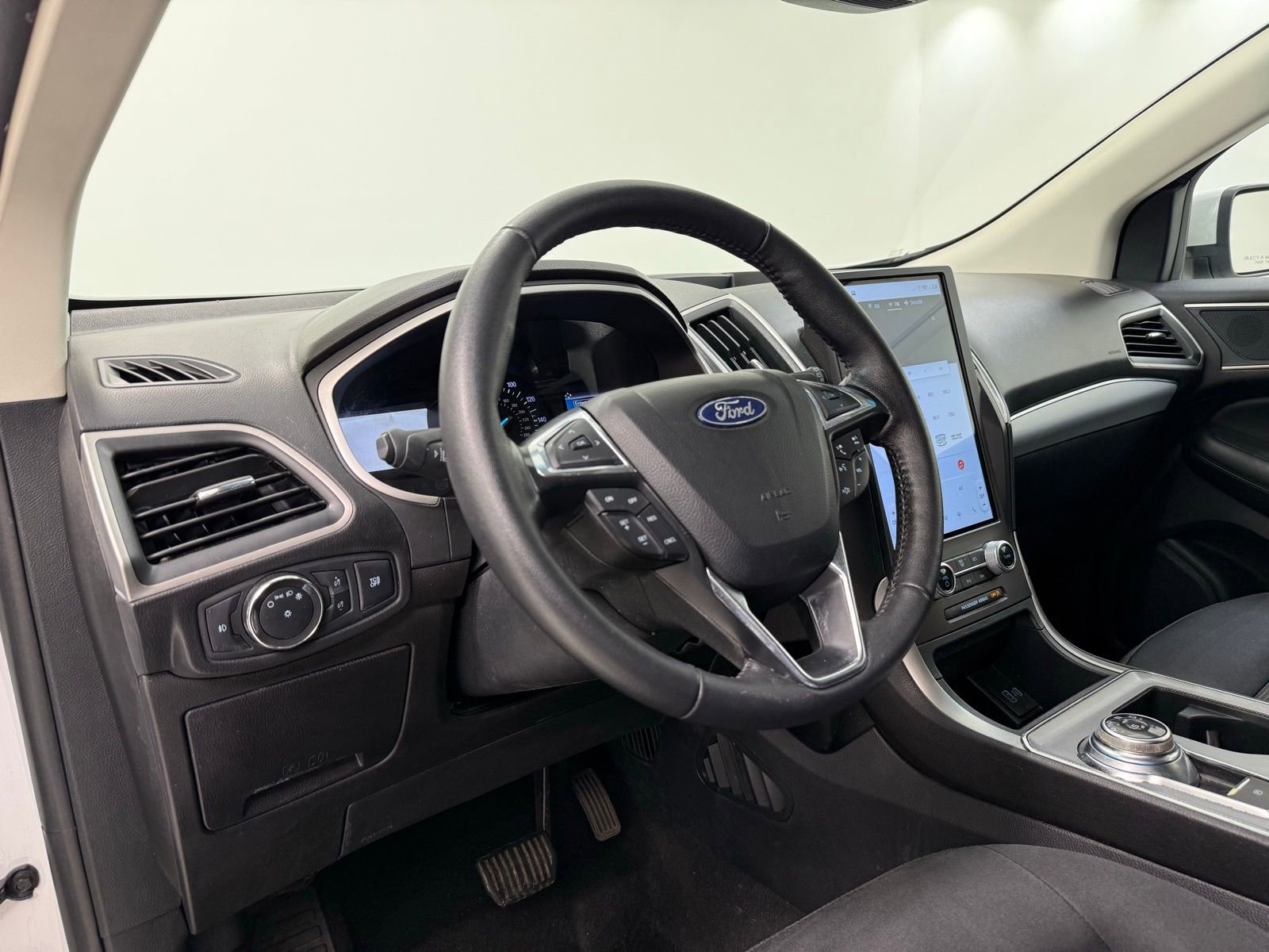 Used 2021 Ford Edge SEL image 14