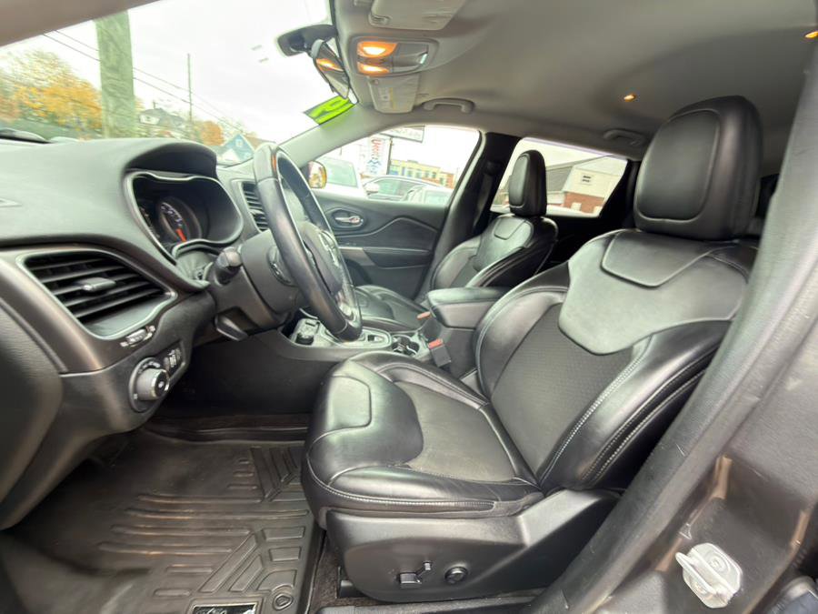 Used 2019 Jeep Cherokee Latitude Plus image 9