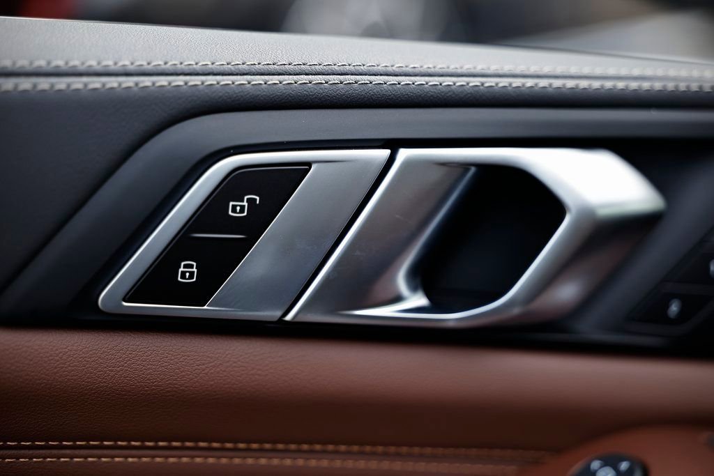 New 2026 BMW X5 xDrive40i w/ Executive Package image 16