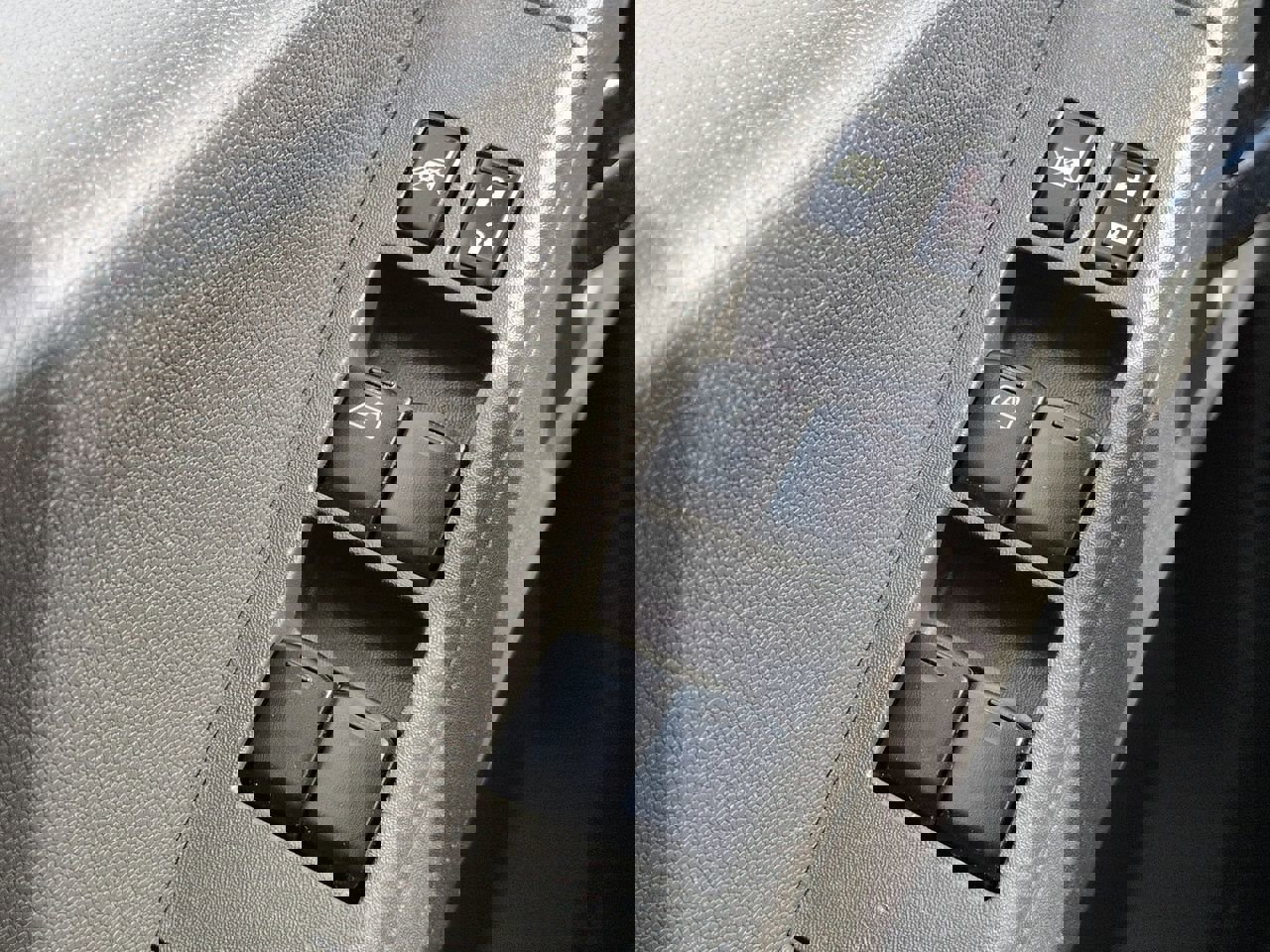 Used 2012 Suzuki Equator Sport image 20