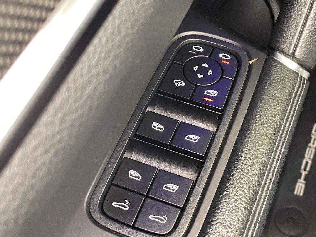 Used 2023 Porsche Cayenne S AWD/4WD image 38