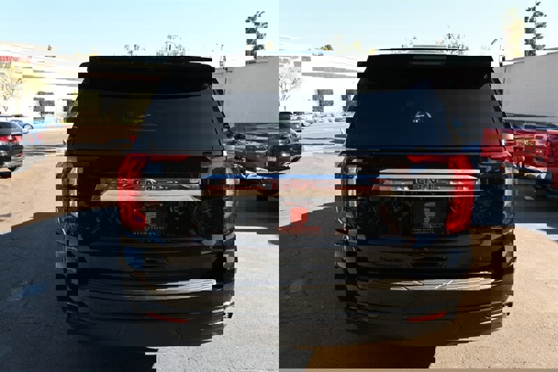 Used 2022 GMC Yukon SLE image 9