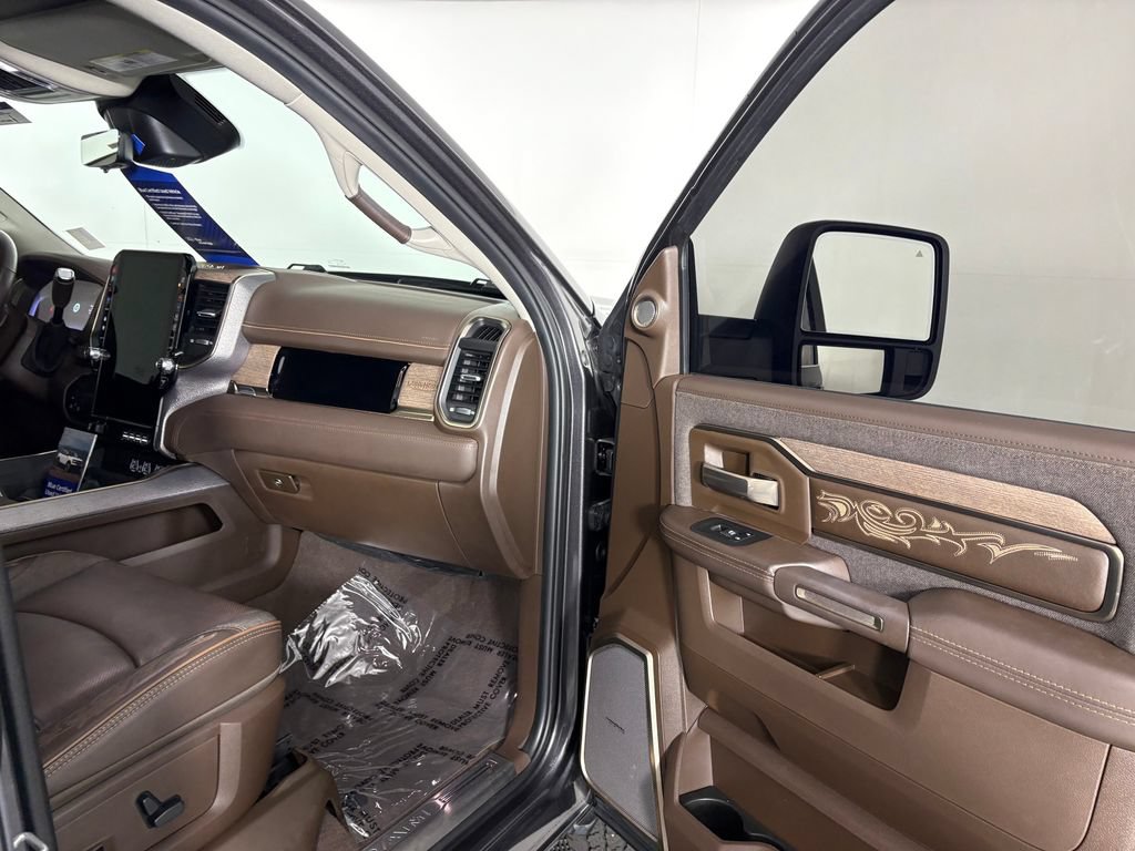 Used 2025 RAM 2500 Limited AWD/4WD image 33