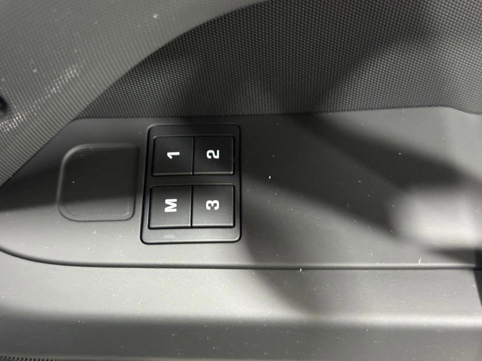 New 2026 Land Rover Defender 110 X-Dynamic SE image 21