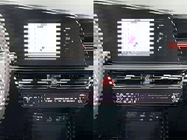 Used 2024 Kia Niro SX Touring image 16