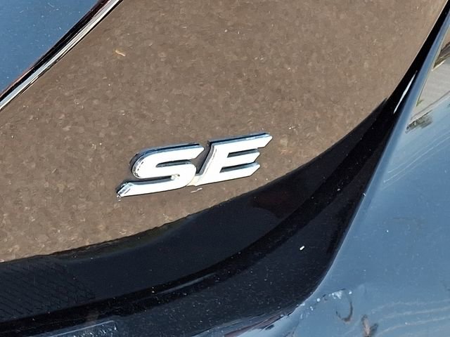 Used 2018 Toyota Camry SE w/ Moonroof Package FWD image 30