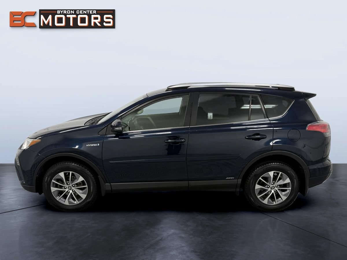 Used 2018 Toyota RAV4 LE AWD/4WD image 3