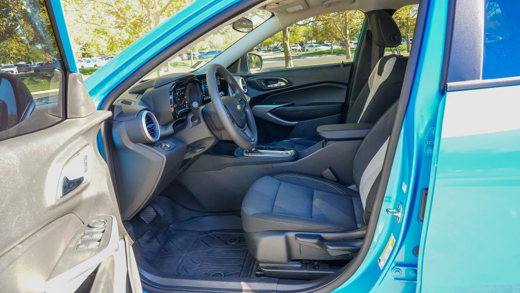 Used 2025 Chevrolet Trax LS FWD image 15