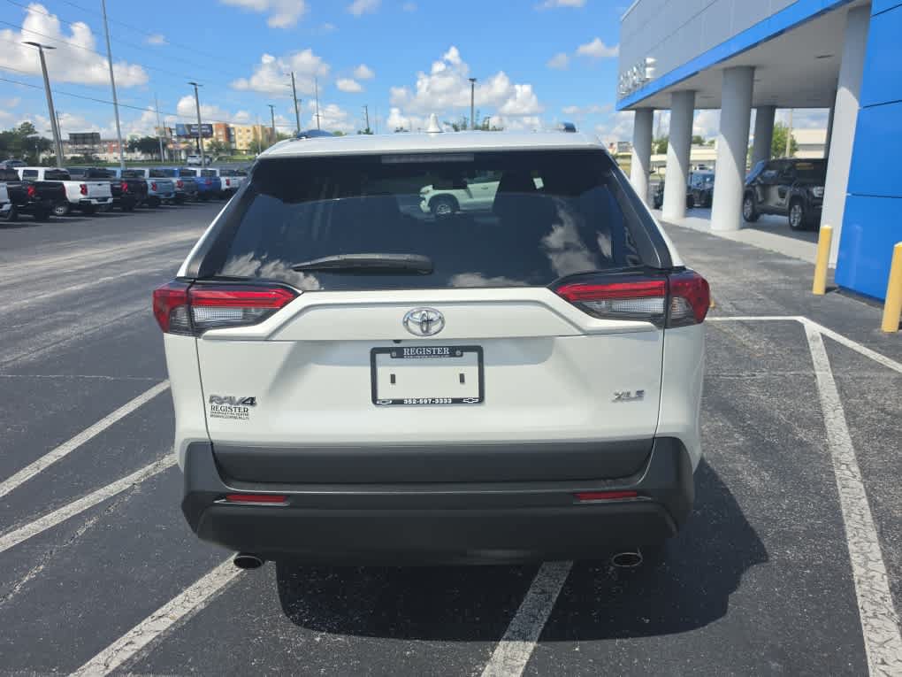 Used 2022 Toyota RAV4 XLE Premium FWD image 4