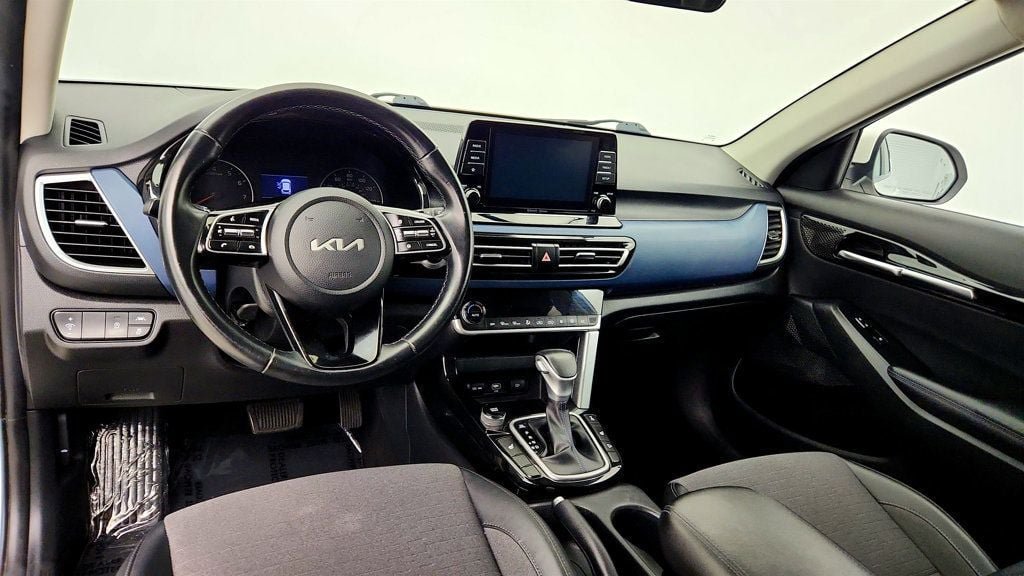 Used 2023 Kia Seltos S AWD/4WD image 12