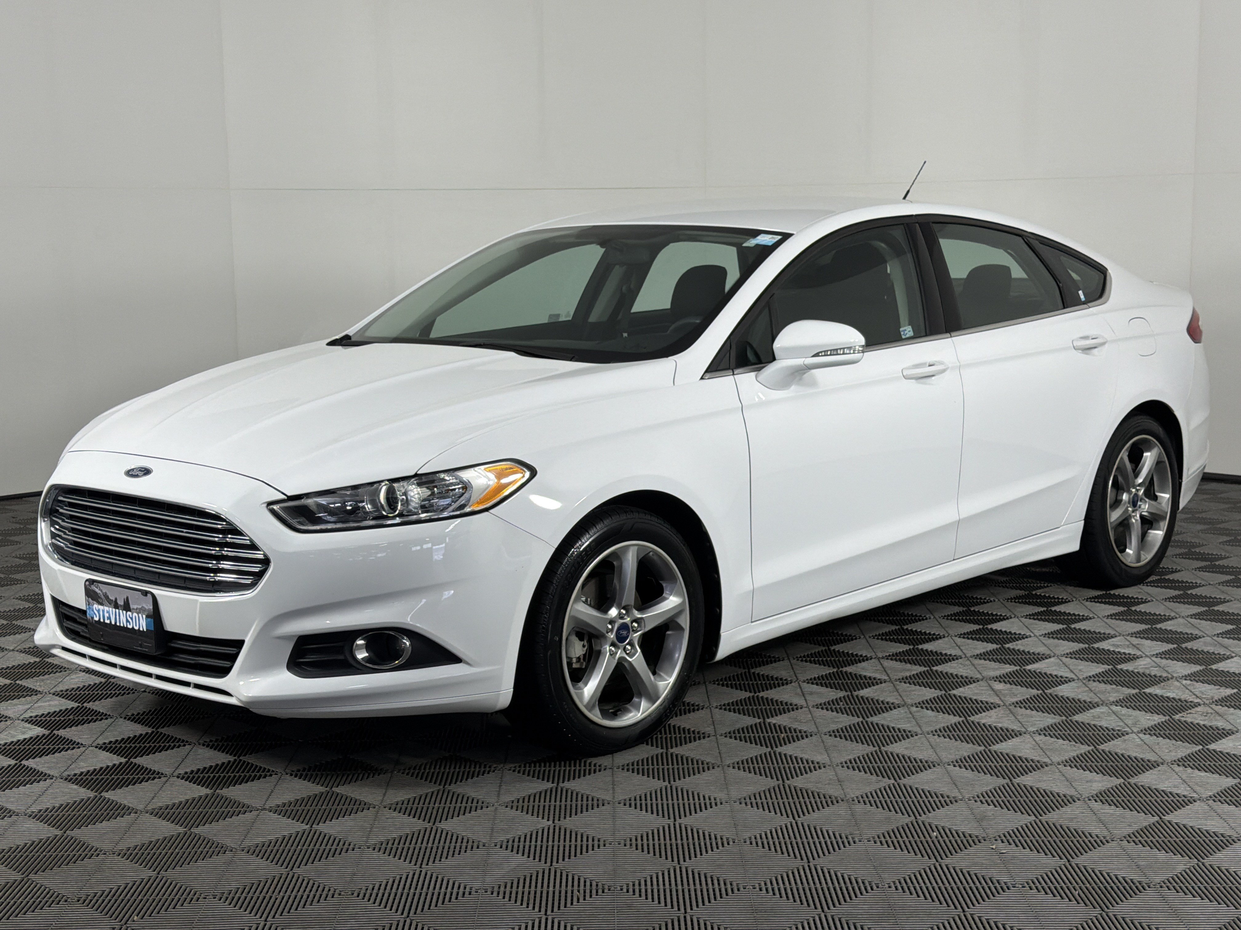 Used 2013 Ford Fusion SE FWD image 3