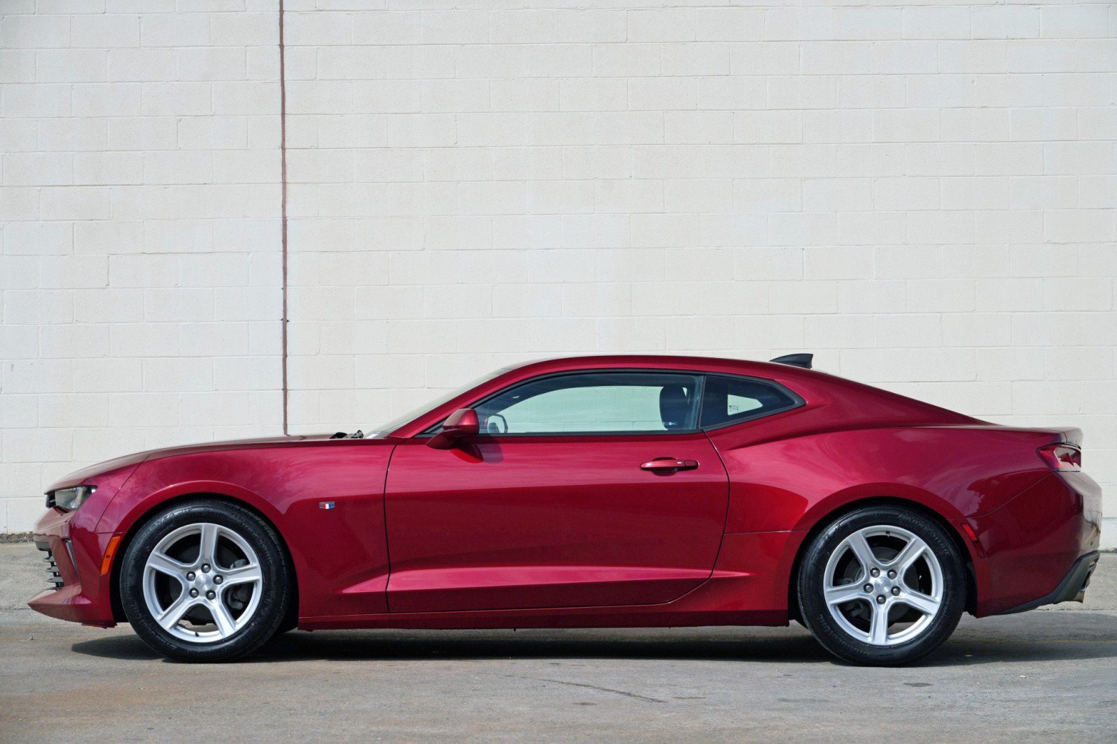Used 2017 Chevrolet Camaro LT RWD image 8