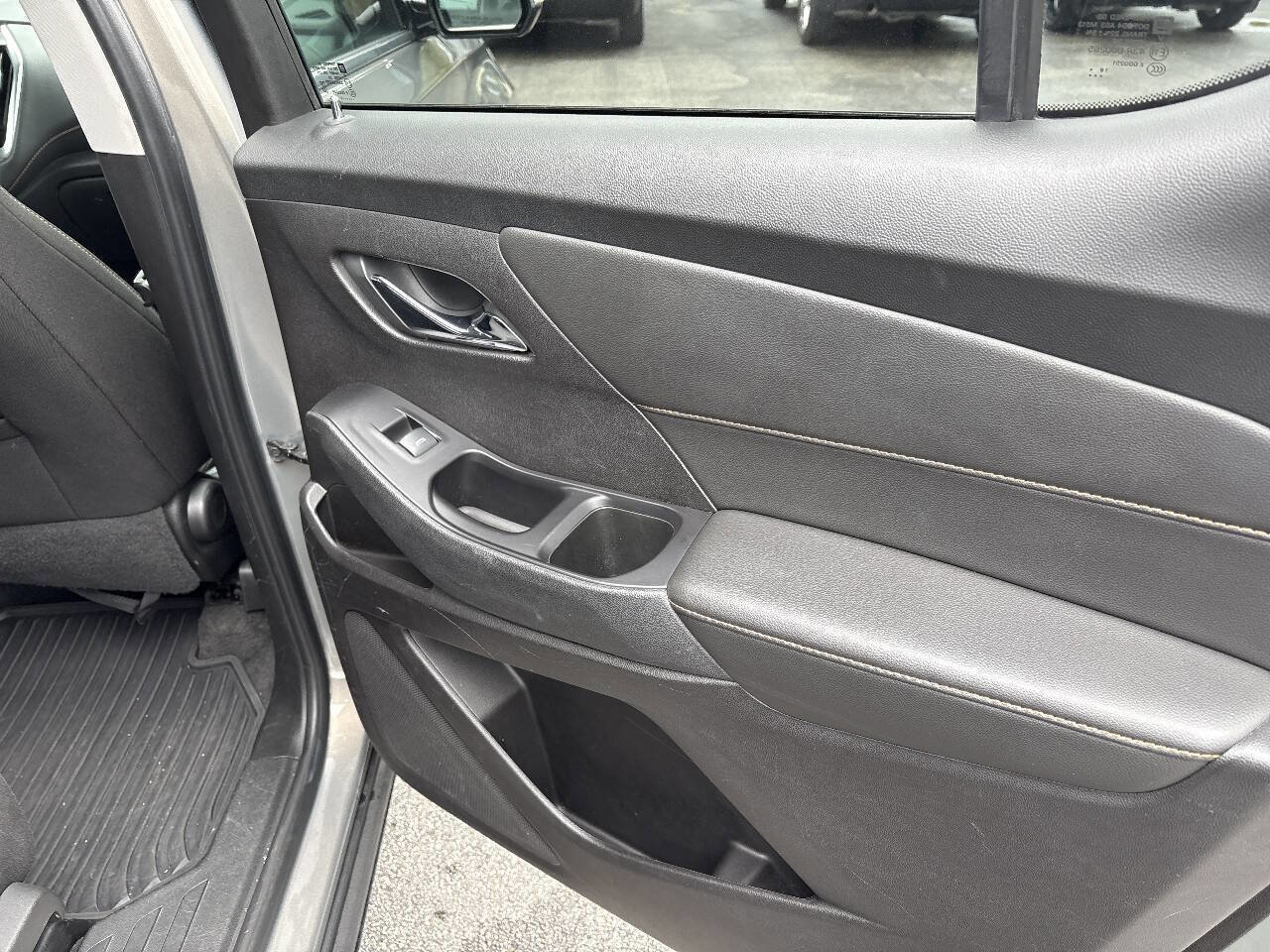 Used 2019 Chevrolet Traverse LT FWD image 21