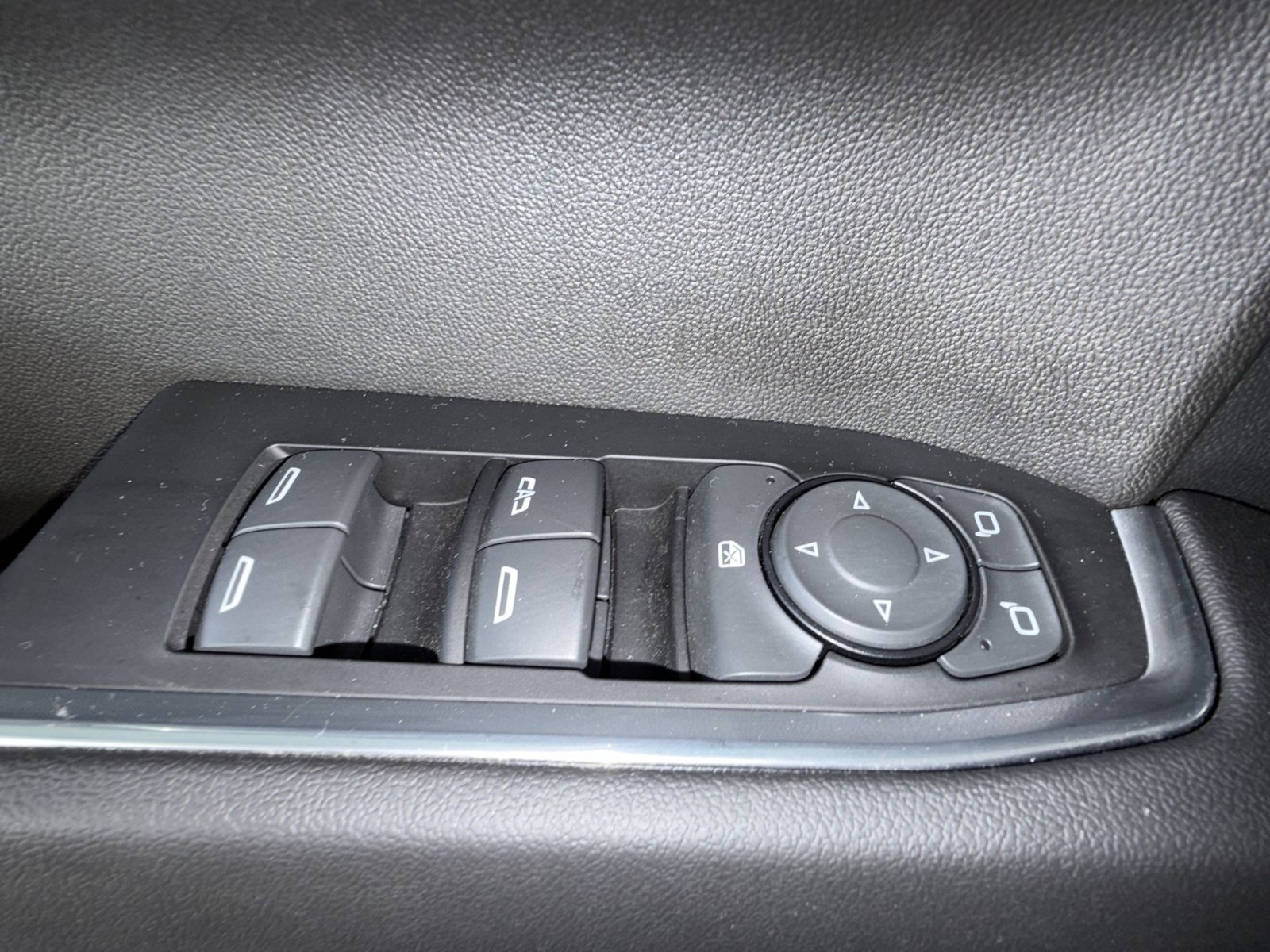 Used 2023 Chevrolet Silverado 1500 LT AWD/4WD image 15