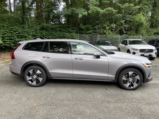 New 2026 Volvo V60 B5 Cross Country Plus w/ Protection Package Premier image 8