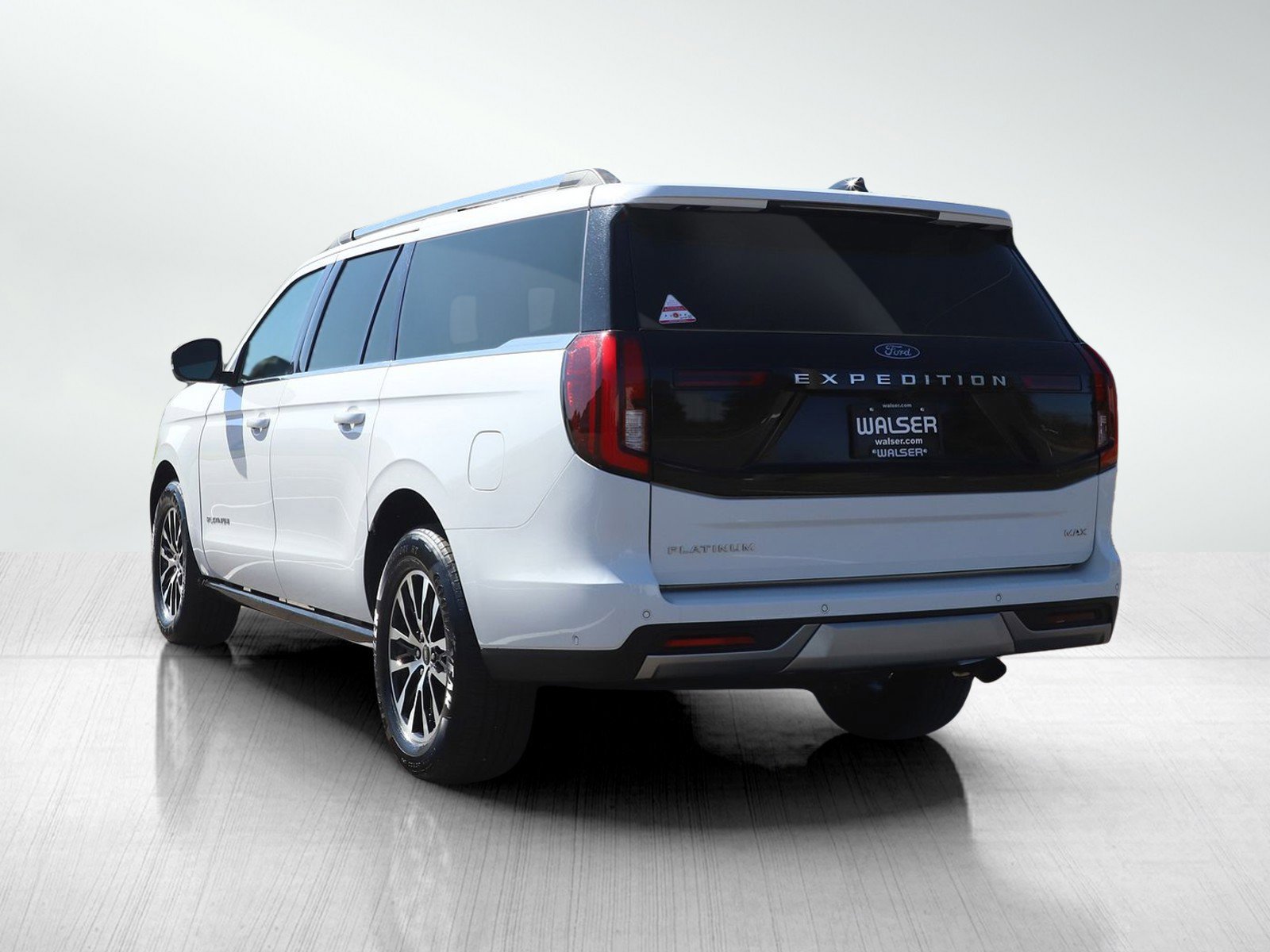 Used 2025 Ford Expedition Max Platinum AWD/4WD image 3