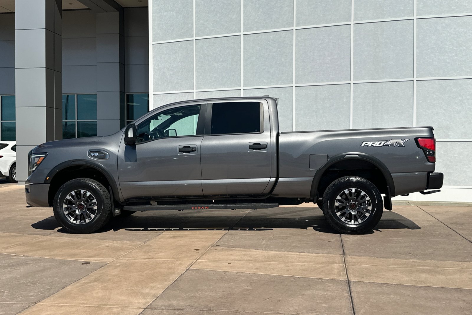 Used 2023 Nissan Titan PRO-4X w/ Pro-4x Convenience Package AWD/4WD image 7