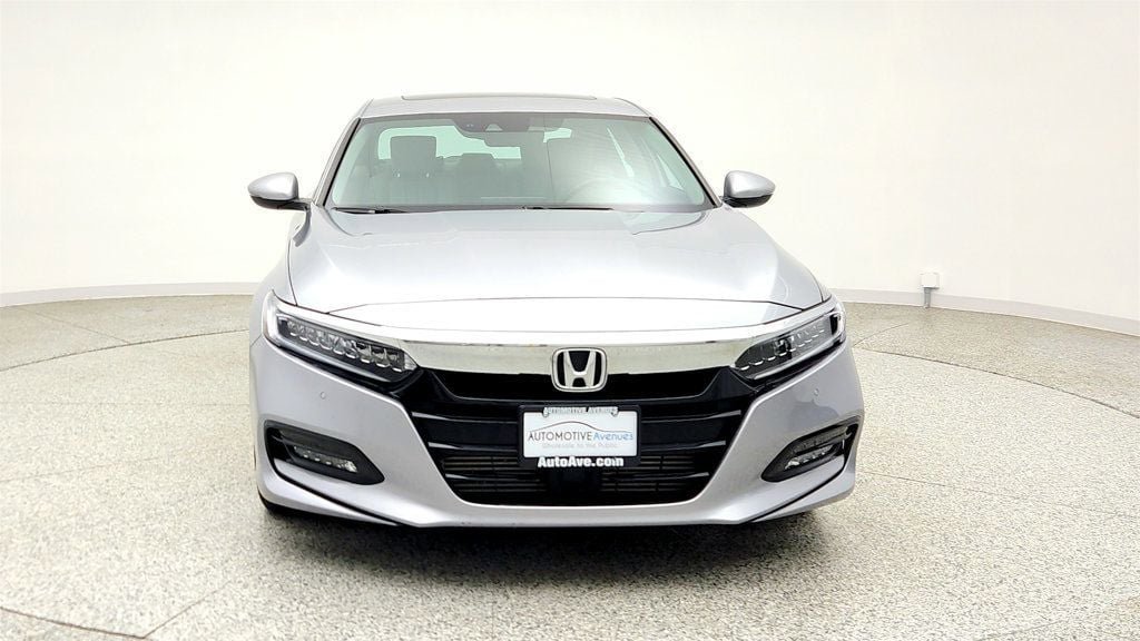 Used 2018 Honda Accord Touring image 2