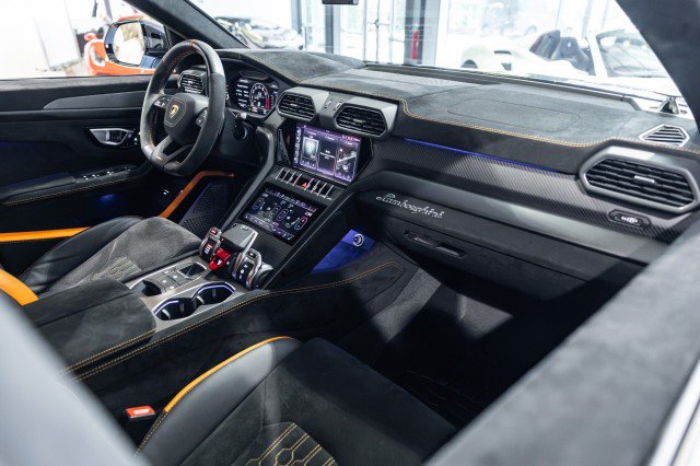 Used 2024 Lamborghini Urus Performante AWD/4WD image 54