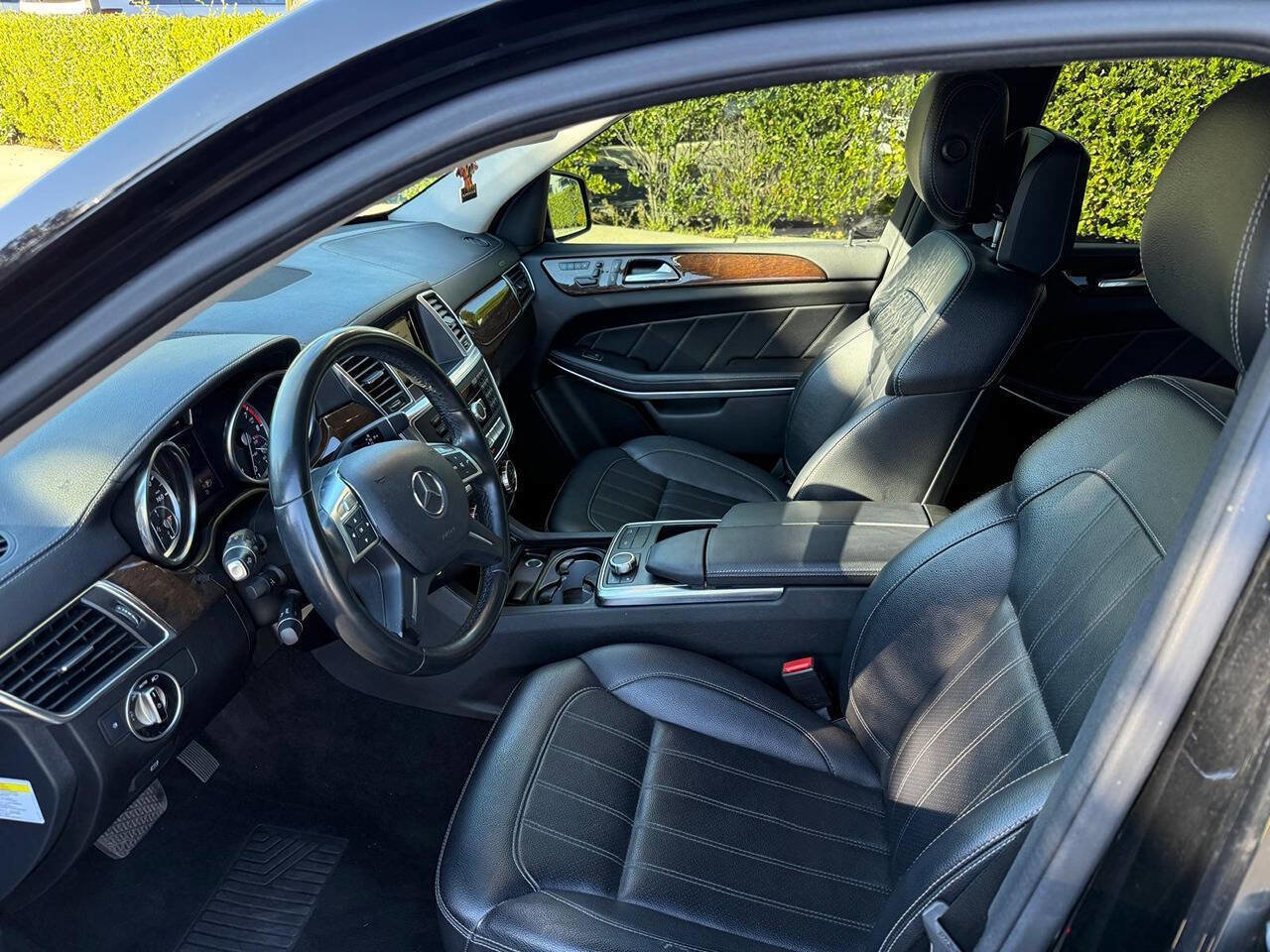 Used 2014 Mercedes-Benz GL 450 4MATIC w/ Lighting Package image 7