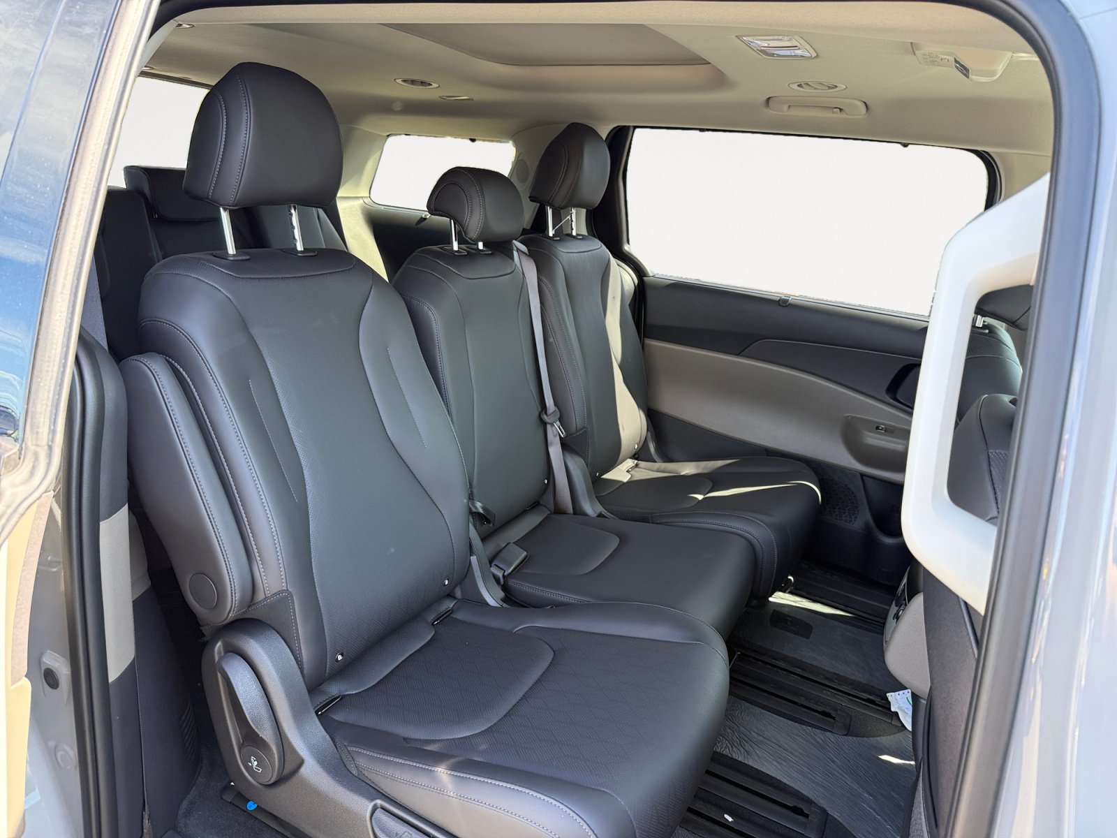 New 2027 Kia Carnival SX FWD image 18