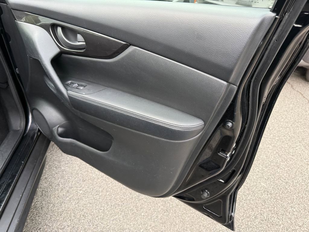 Used 2020 Nissan Rogue S AWD/4WD image 27