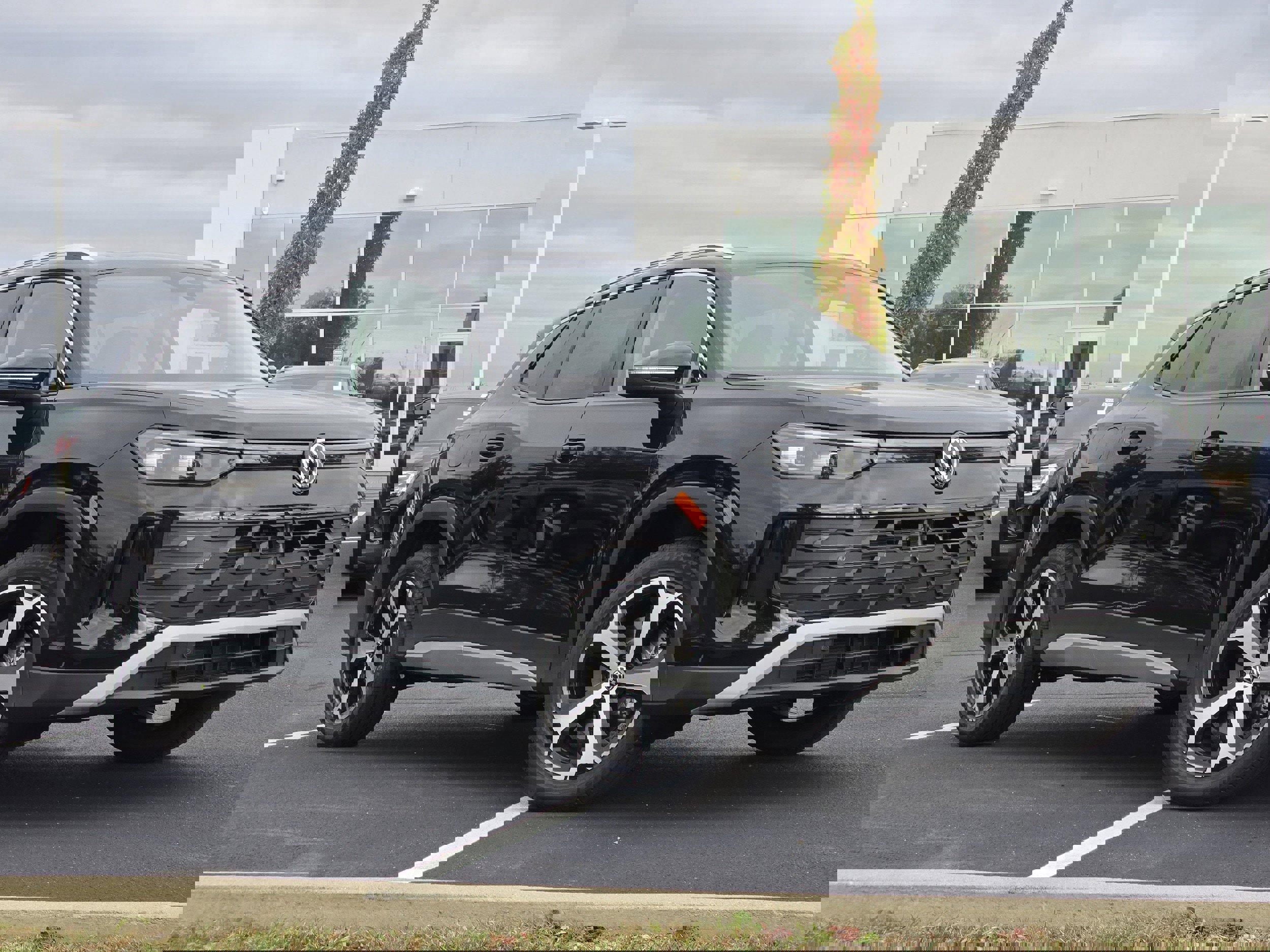 New 2026 Volkswagen Tiguan SE image 2