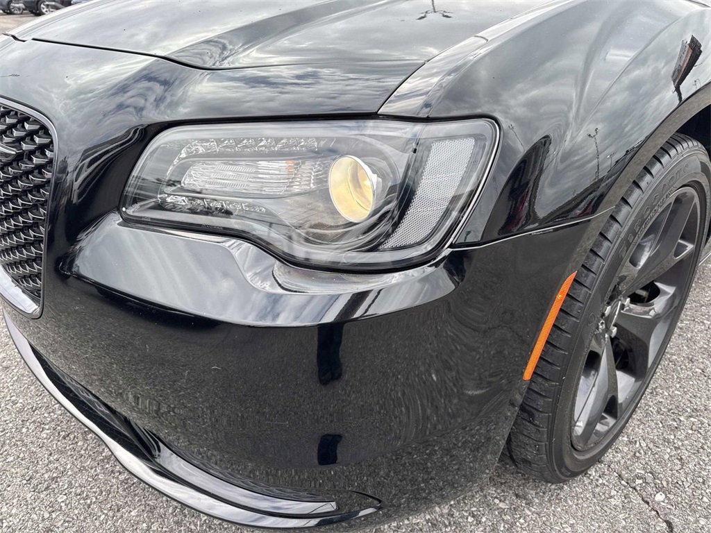 Used 2022 Chrysler 300 Touring w/ Sport Appearance Package image 2