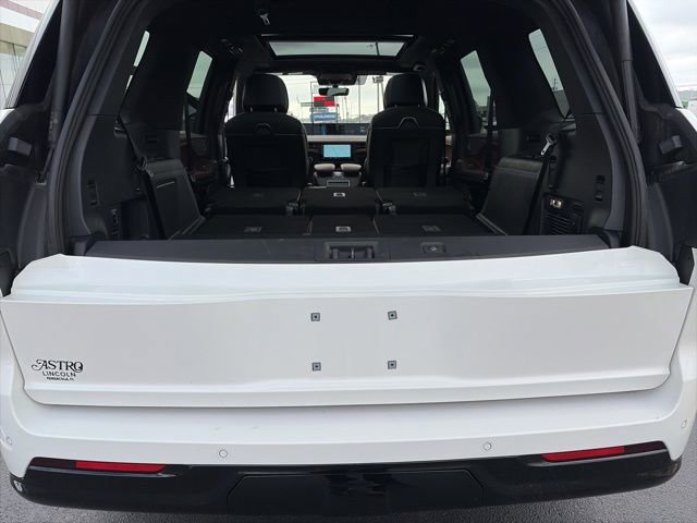Certified 2025 Lincoln Navigator Reserve image 32