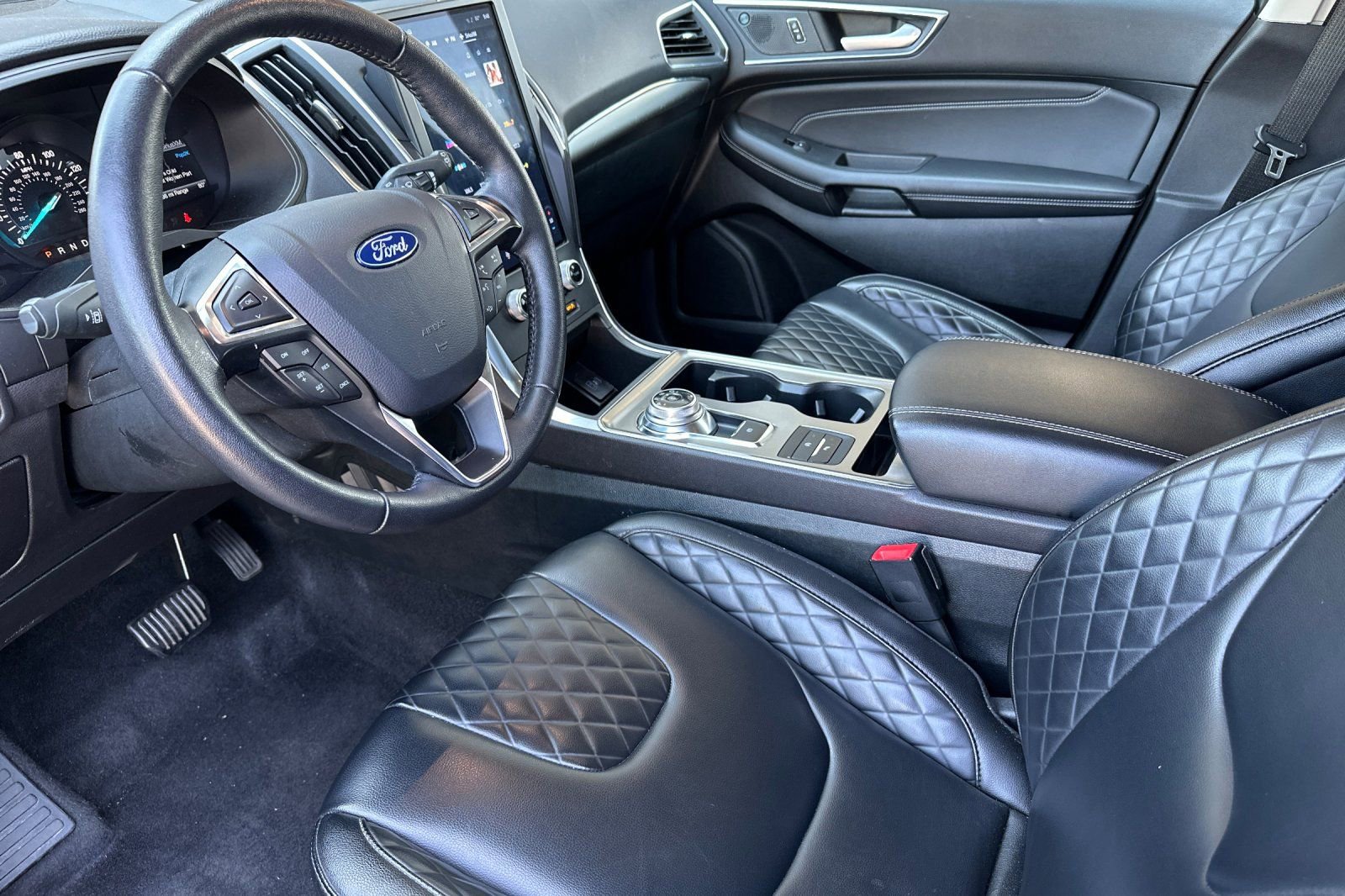 Used 2024 Ford Edge Titanium image 10