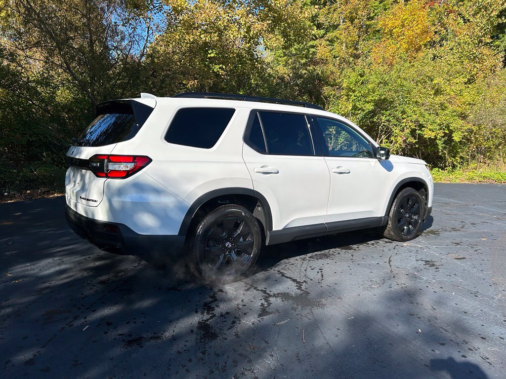 New 2026 Honda Pilot Black Edition image 2