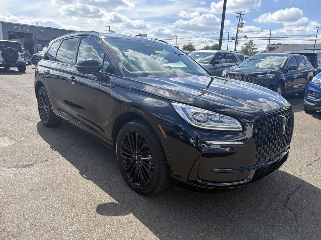 Certified 2025 Lincoln Corsair Reserve w/ Jet Appearance Package AWD/4WD image 8