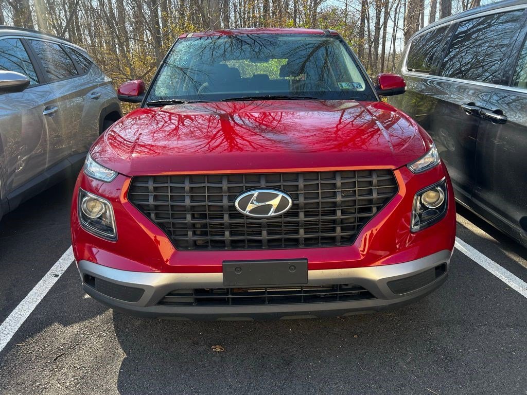 Certified 2023 Hyundai Venue SE image 2