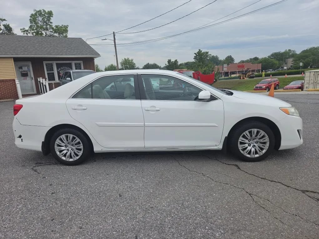 Used 2013 Toyota Camry LE FWD image 4