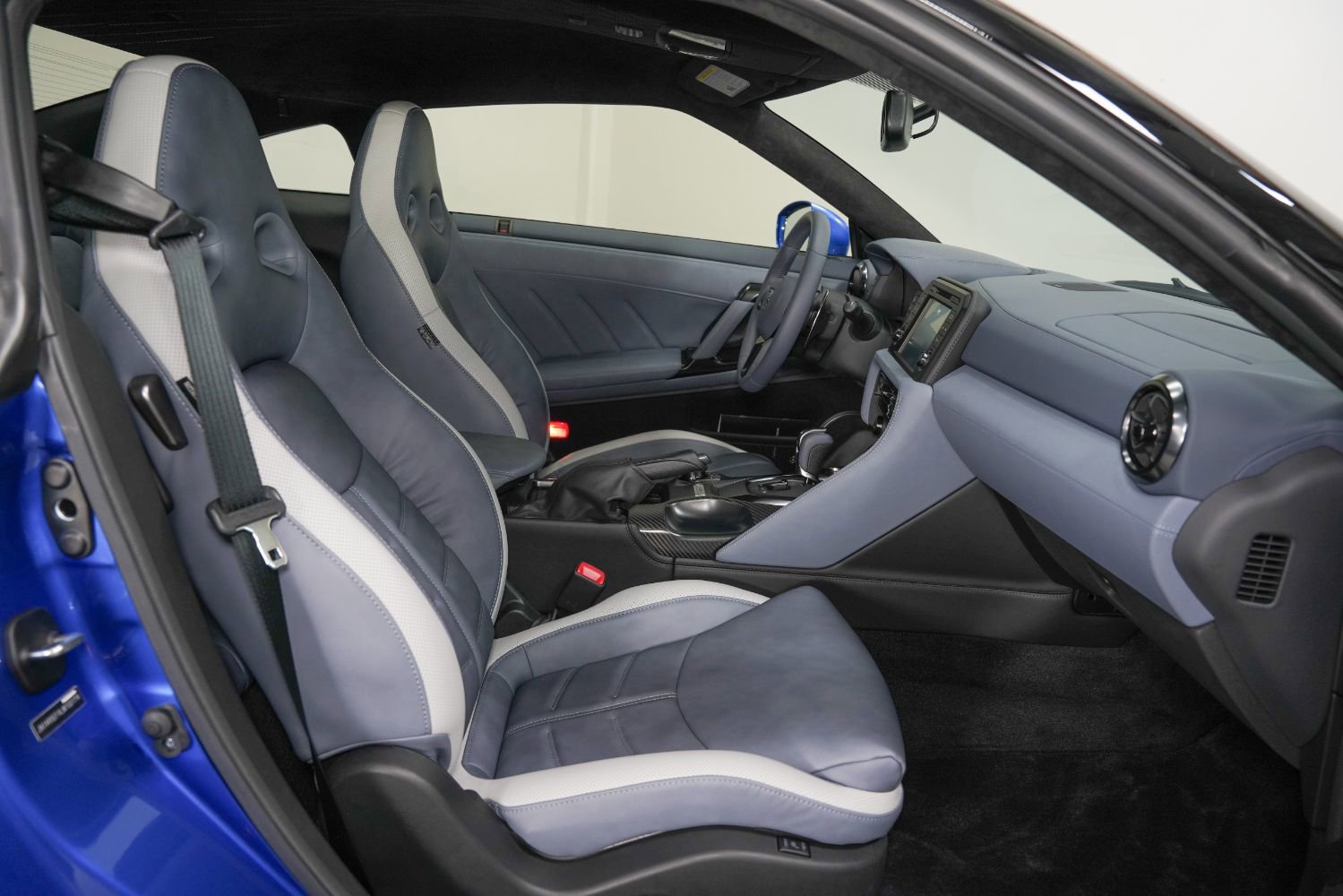 Used 2020 Nissan GT-R Premium AWD/4WD image 29
