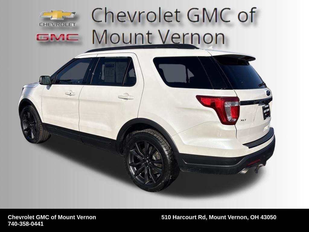 Used 2018 Ford Explorer XLT w/ Equipment Group 202A image 3