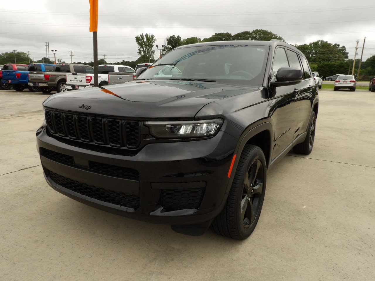 Used 2023 Jeep Grand Cherokee L Laredo