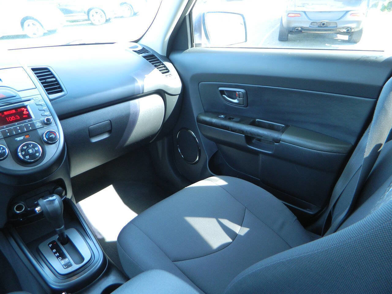 Used 2010 Kia Soul + image 17