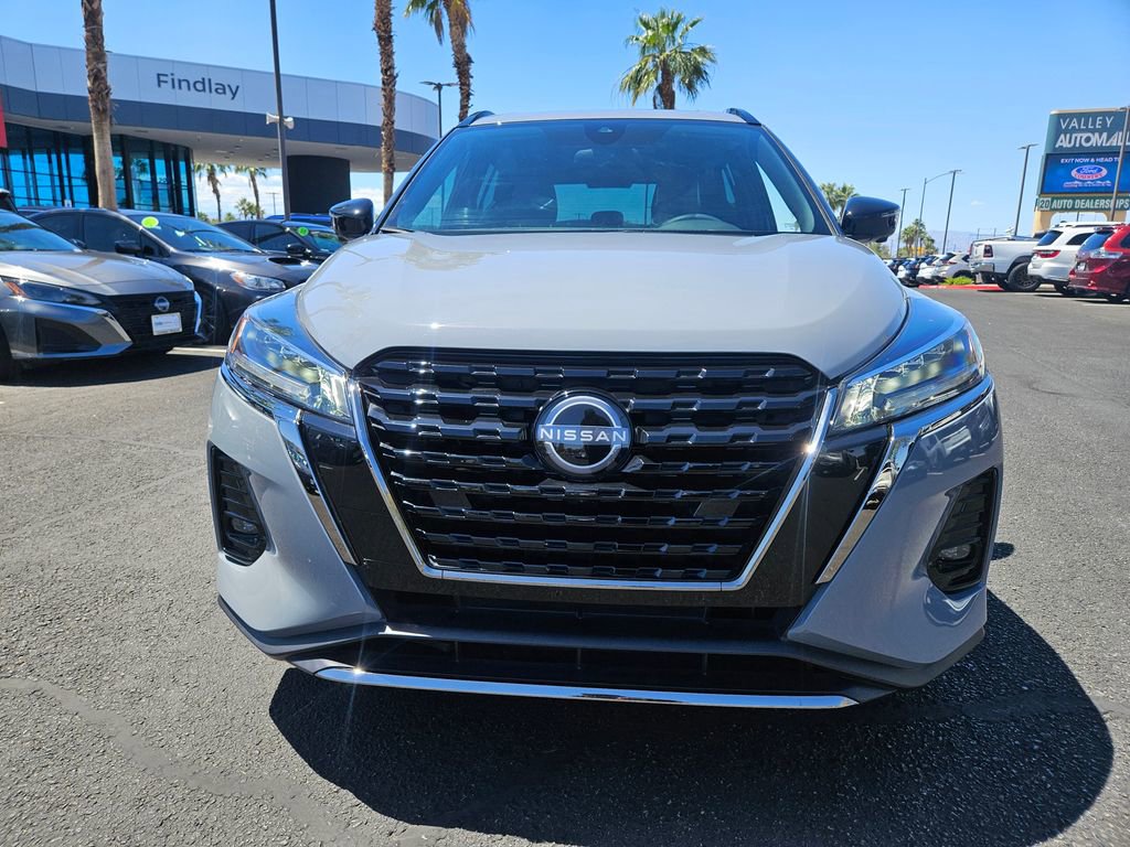 Used 2023 Nissan Kicks SR w/ SR Premium Package FWD image 2