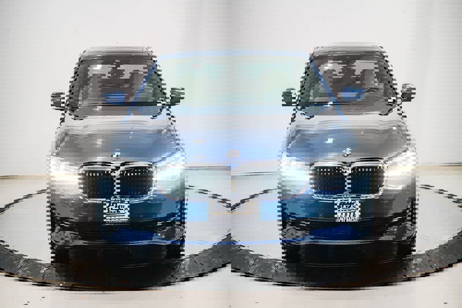 Used 2023 BMW 530i w/ Premium Package image 6