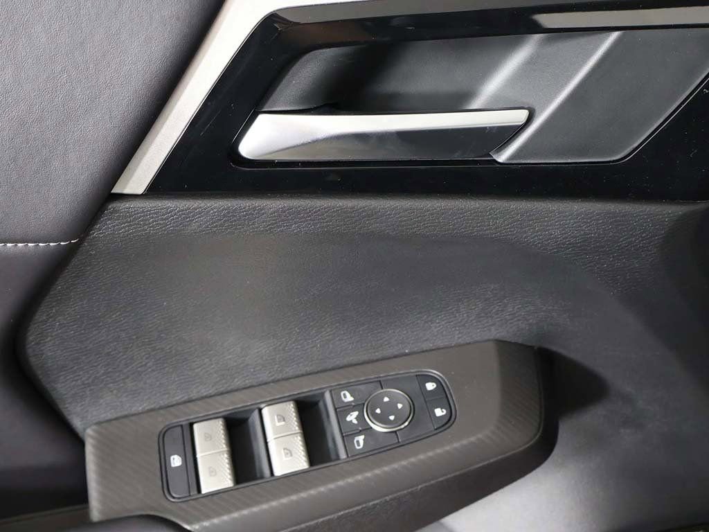 New 2025 Mitsubishi Outlander SE FWD image 39