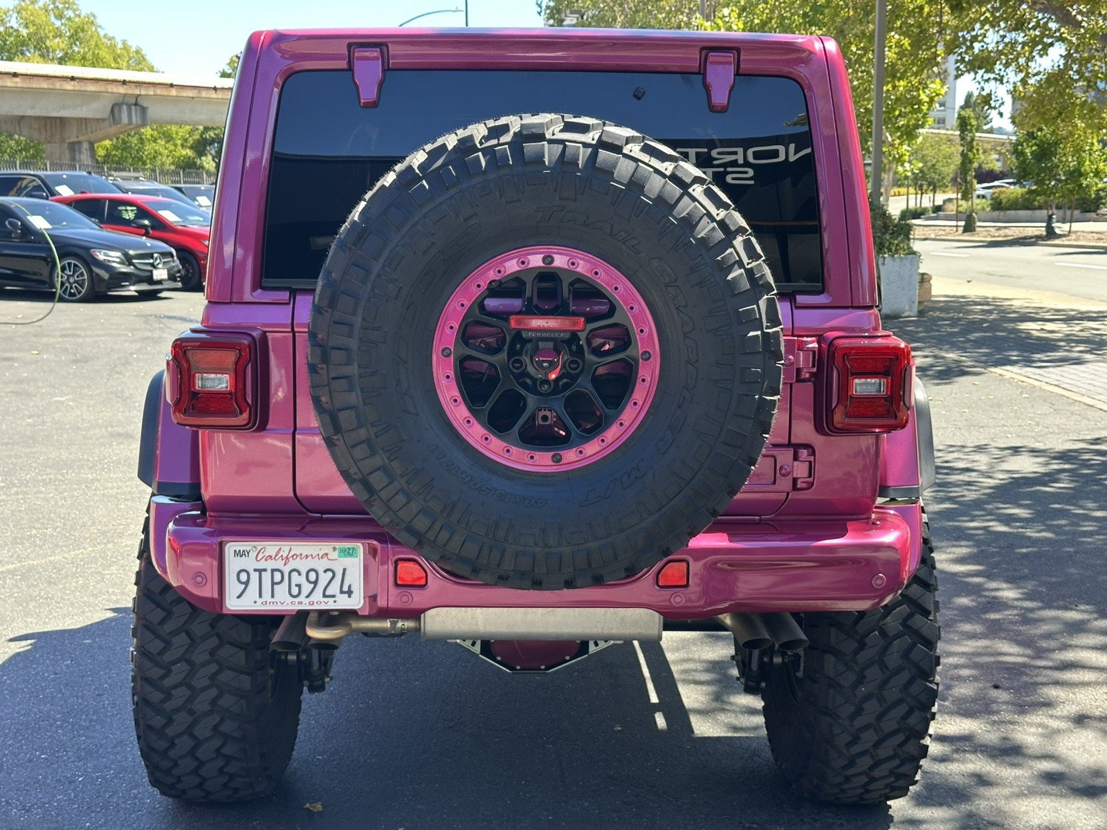 Used 2022 Jeep Wrangler Unlimited Rubicon w/ Xtreme Recon 35" Tire Package AWD/4WD image 10