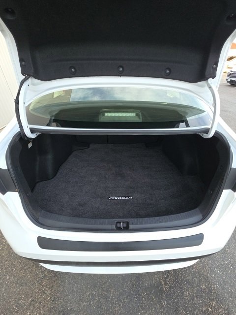 Used 2022 Toyota Corolla LE image 18