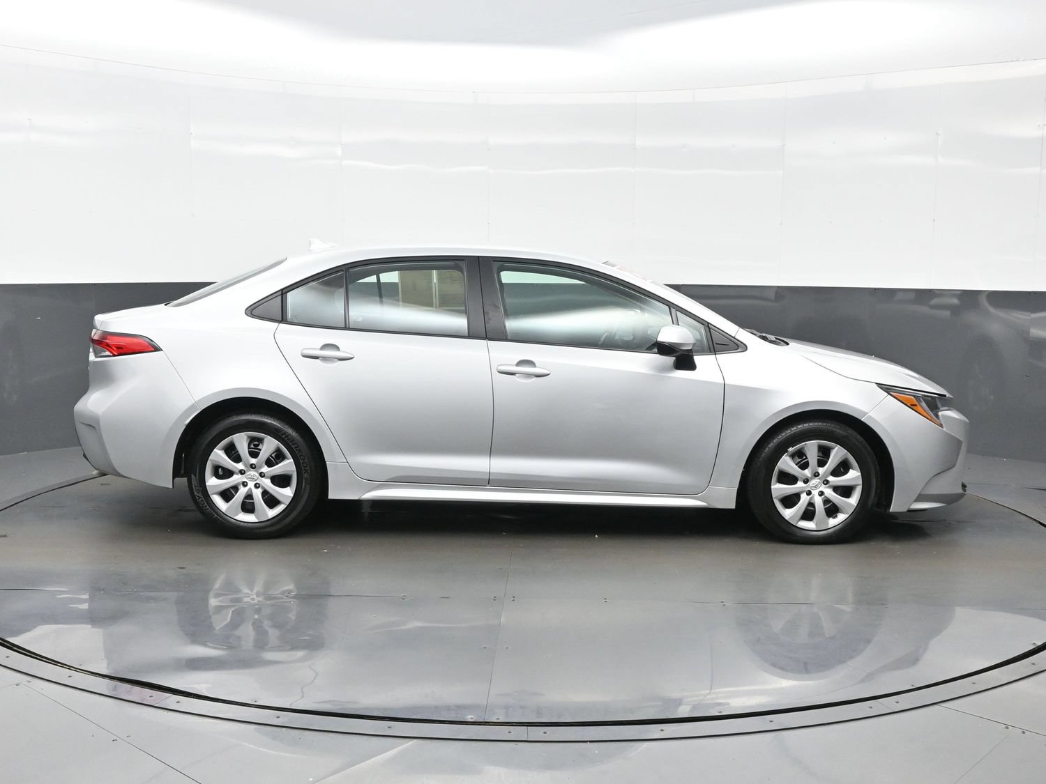 Used 2025 Toyota Corolla LE FWD image 7