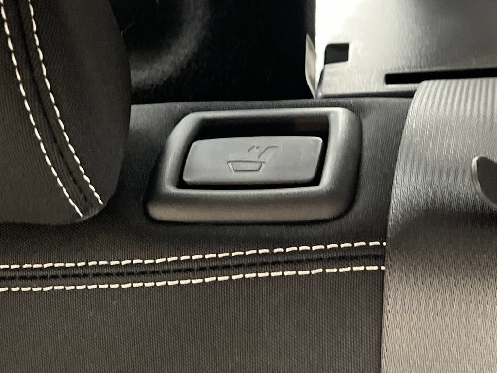 Used 2025 Hyundai Venue SEL FWD image 18
